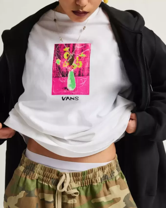 Camiseta con decoración floral
