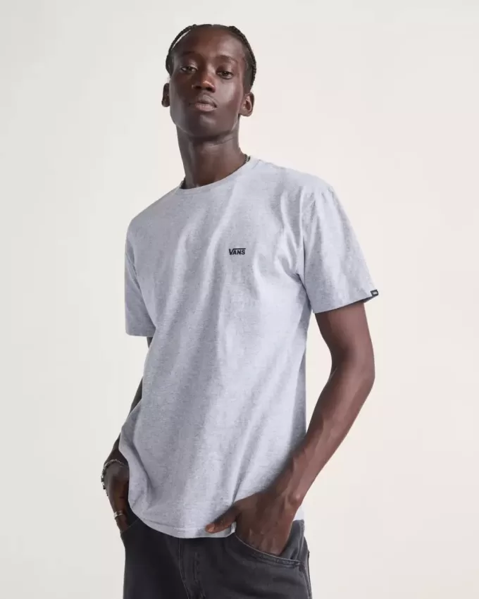Camiseta con el logo en el pecho izquierdo