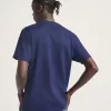 Camiseta con el logo en el pecho izquierdo