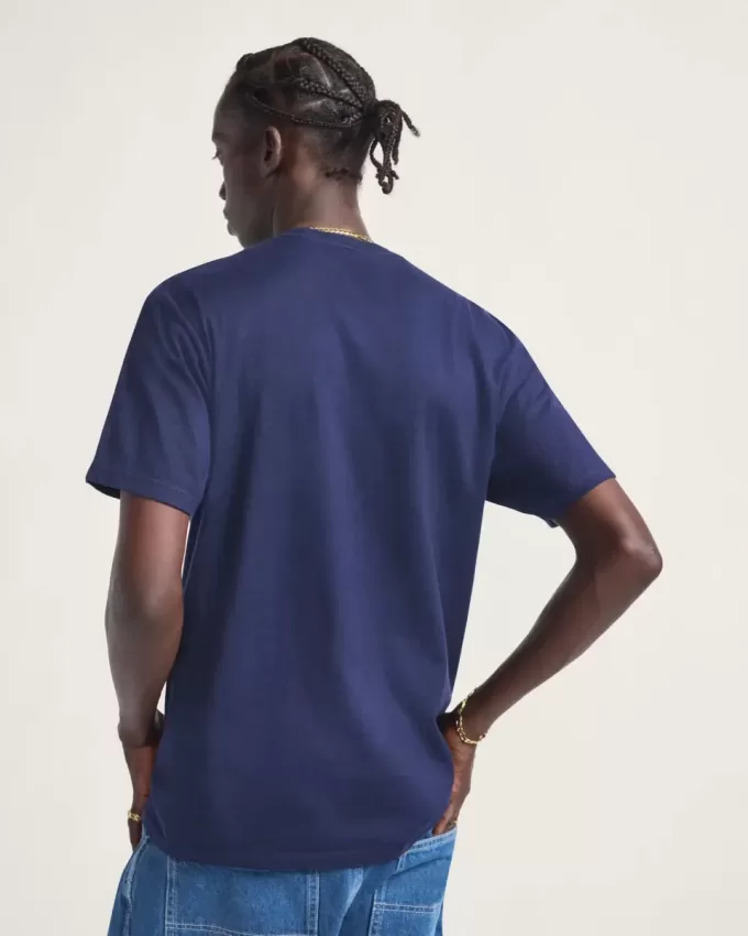 Camiseta con el logo en el pecho izquierdo