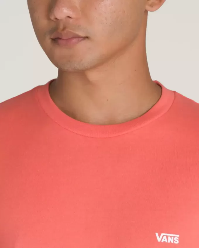 Camiseta con el logo en el pecho izquierdo