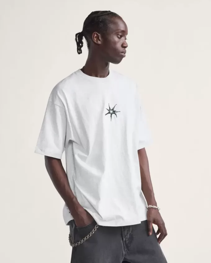 Camiseta con salpicaduras de skate
