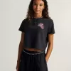 Camiseta corta con estampado floral negativo