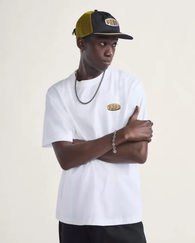 Camiseta levantada