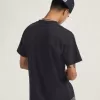 Camiseta levantada Camiseta levantada