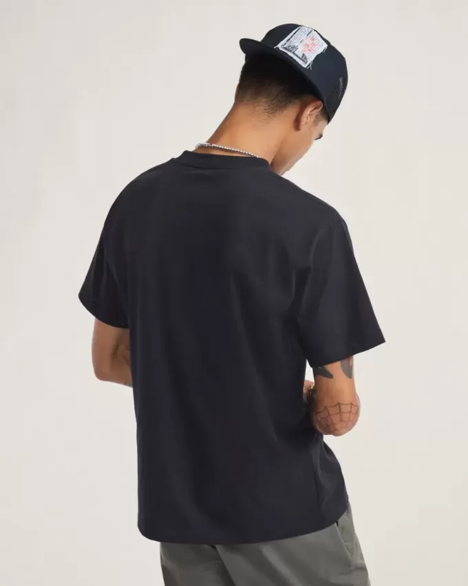 Camiseta levantada Camiseta levantada