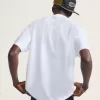 Camiseta levantada