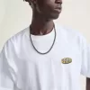 Camiseta levantada