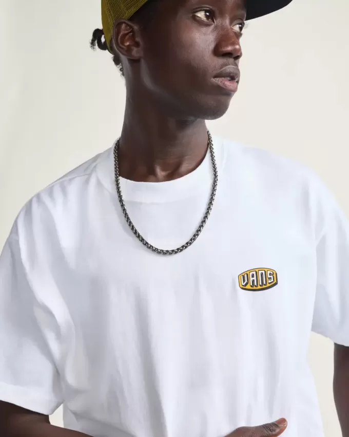 Camiseta levantada