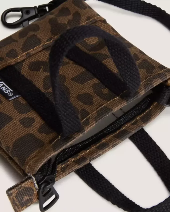 Charm para bolso de mano con microperforaciones