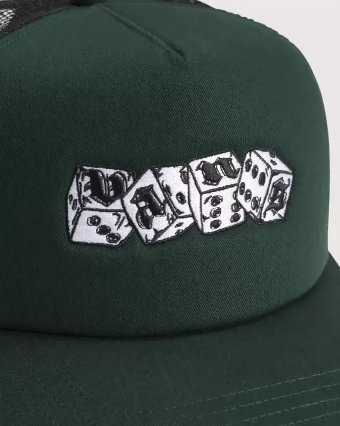 Gorra de camionero con logotipo en cubos Gorra de camionero con logotipo en cubos