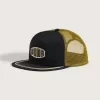 Gorra de camionero levantada