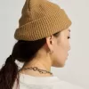 Gorro con puños y parche hexagonal