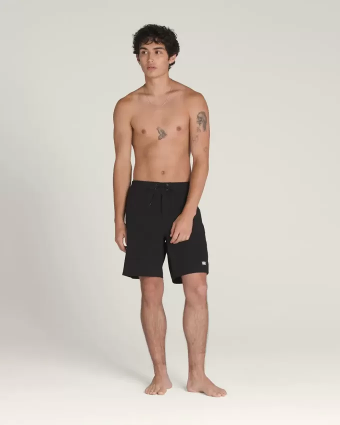 Pantalones cortos diarios de 18 pulgadas