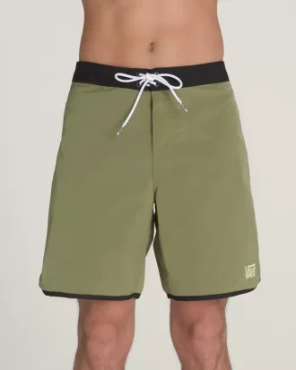 Pantalones cortos festoneados Everride de 18 pulgadas
