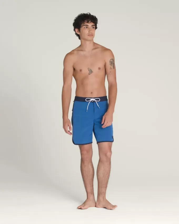 Pantalones cortos festoneados Everride de 18 pulgadas Pantalones cortos festoneados Everride de 18 pulgadas