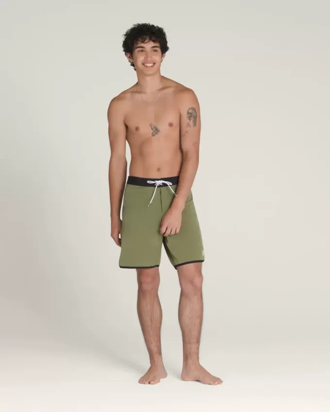 Pantalones cortos festoneados Everride de 18 pulgadas Pantalones cortos festoneados Everride de 18 pulgadas