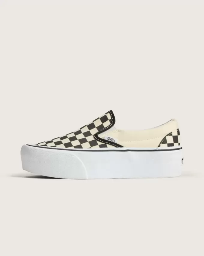 Zapato clásico de plataforma con diseño de cuadros y sin cordones