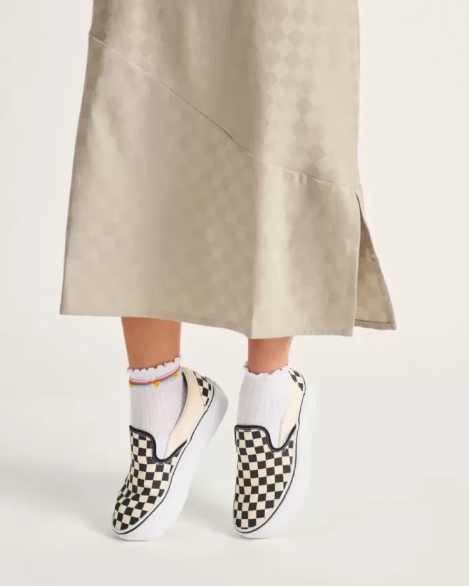 Zapato clásico de plataforma con diseño de cuadros y sin cordones