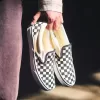 Zapato clásico sin cordones con diseño de cuadros