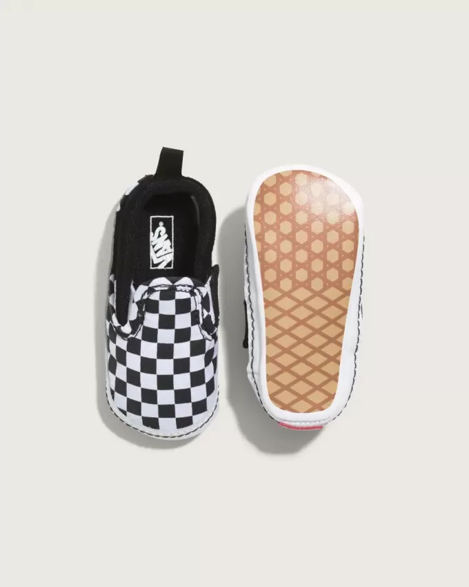 Zapato de cuna infantil sin cordones con diseño de cuadros en V