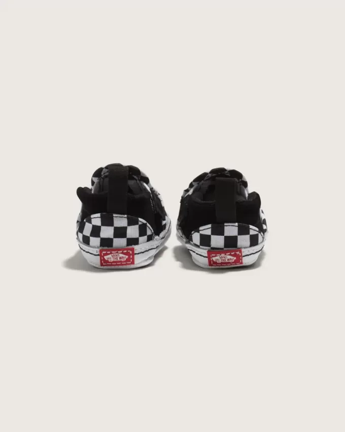 Zapato de cuna infantil sin cordones con diseño de cuadros en V