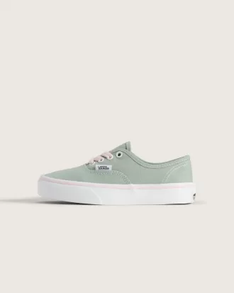 Zapatos auténticos para niños pequeños
