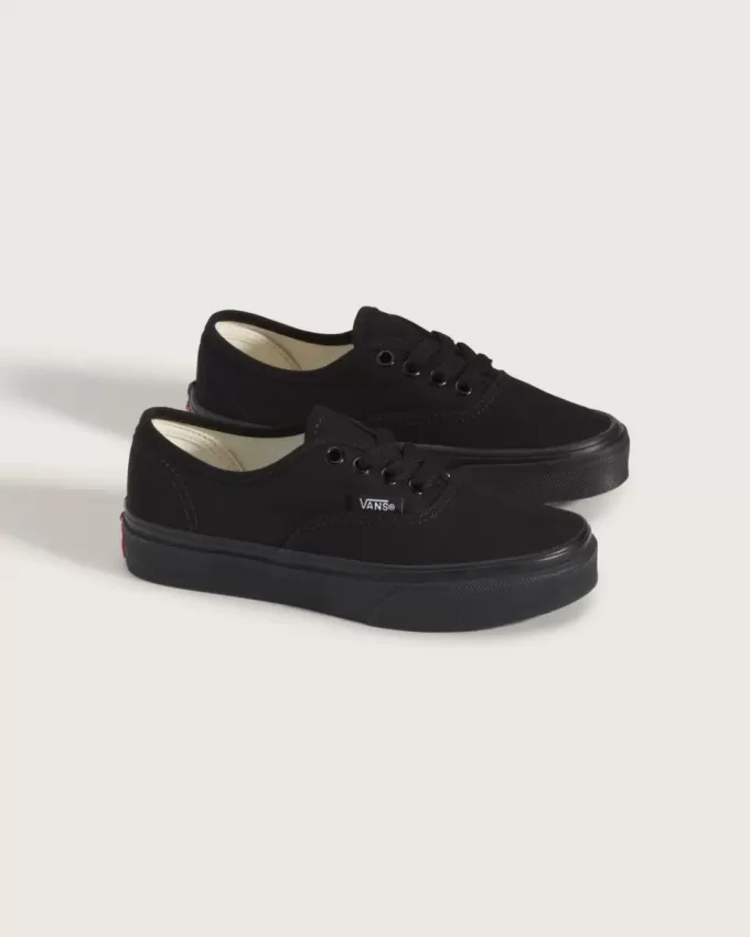 Zapatos auténticos para niños pequeños