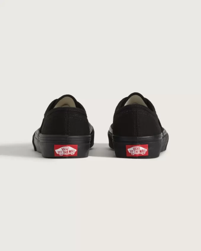Zapatos auténticos para niños pequeños