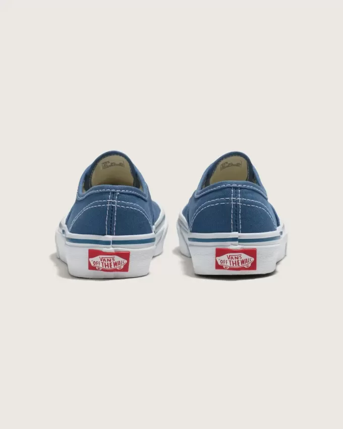 Zapatos auténticos para niños pequeños