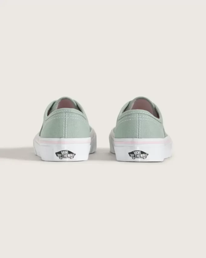 Zapatos auténticos para niños pequeños