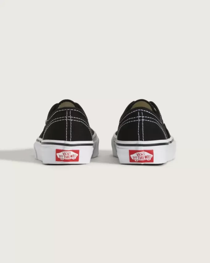 Zapatos auténticos para niños pequeños